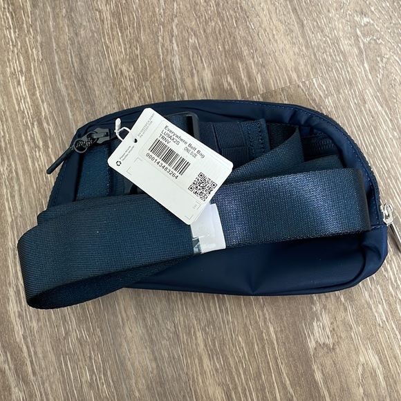 everywhere belt bag true navy - Picture 2 of 2